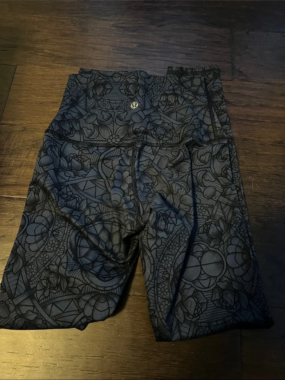 lululemon athletica Black & Navy Blue Floral Patterned Leggingst